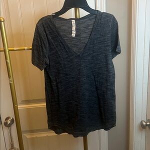 Lululemon Short Sleeve T Size 6